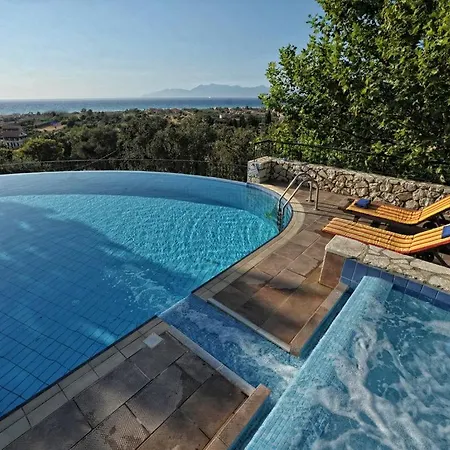 Melenia * Almiros strand